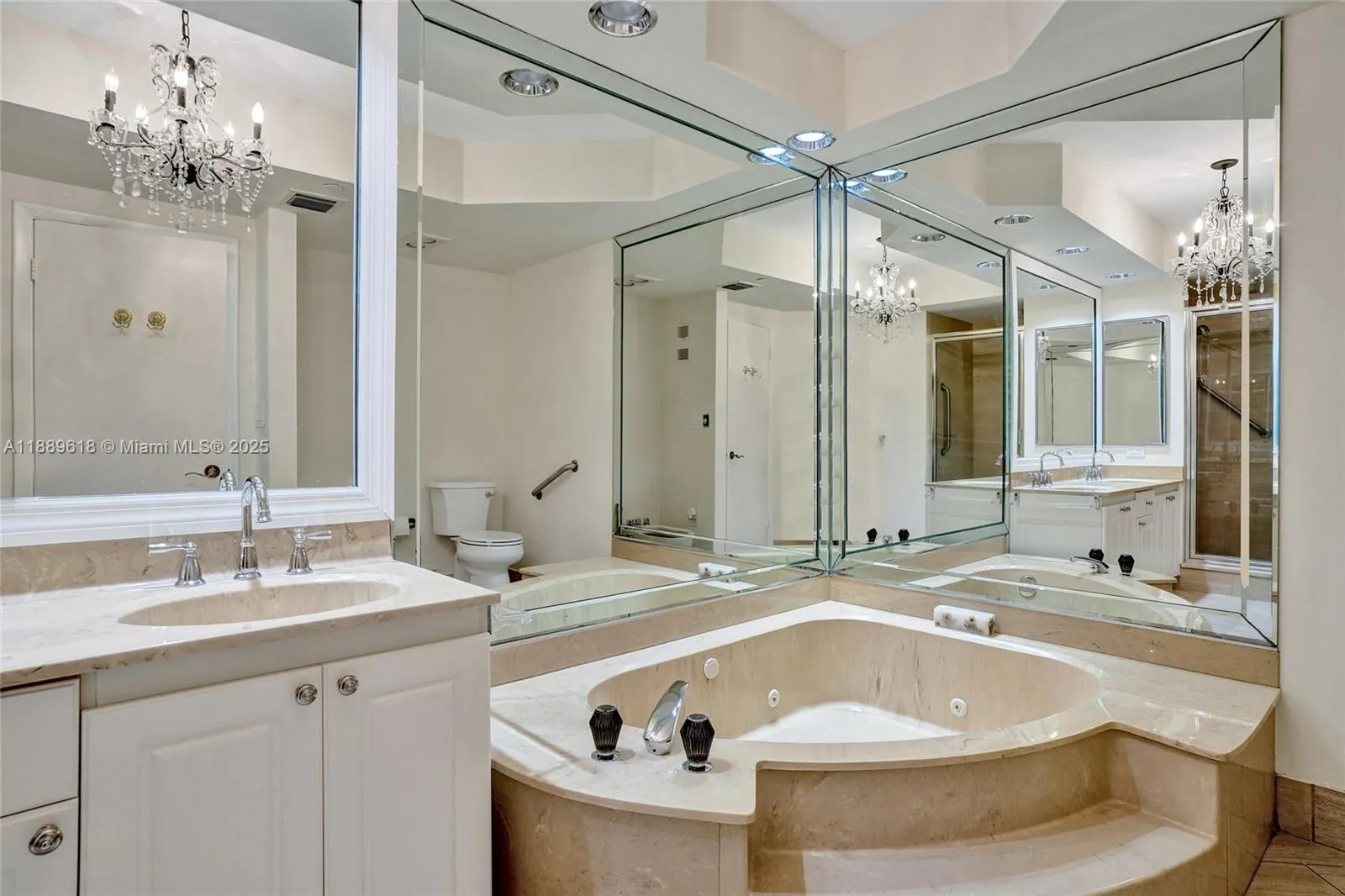 20281 E Country Club Dr, #2110