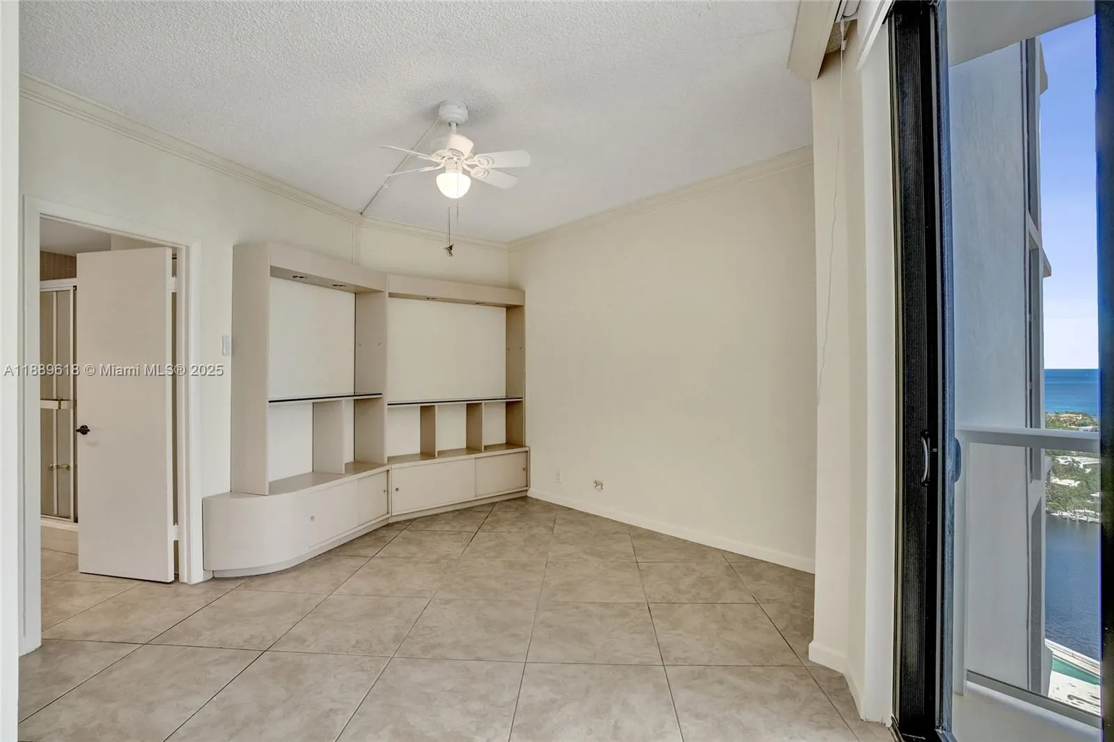 20281 E Country Club Dr, #2110