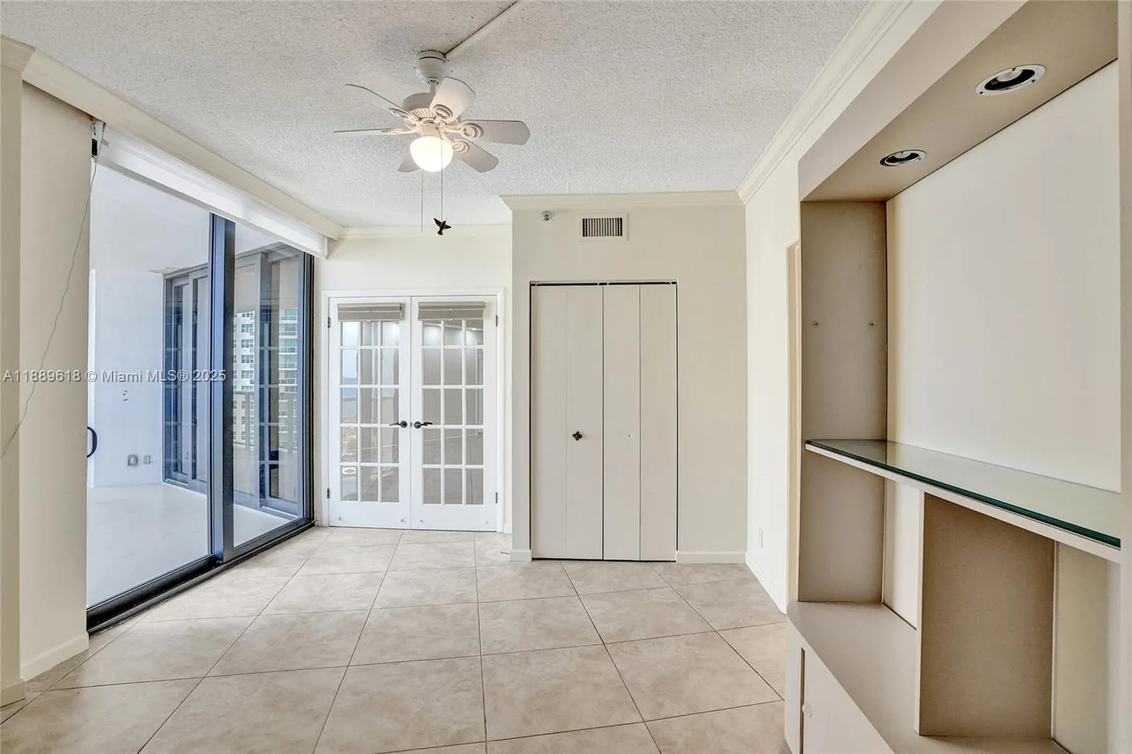 20281 E Country Club Dr, #2110