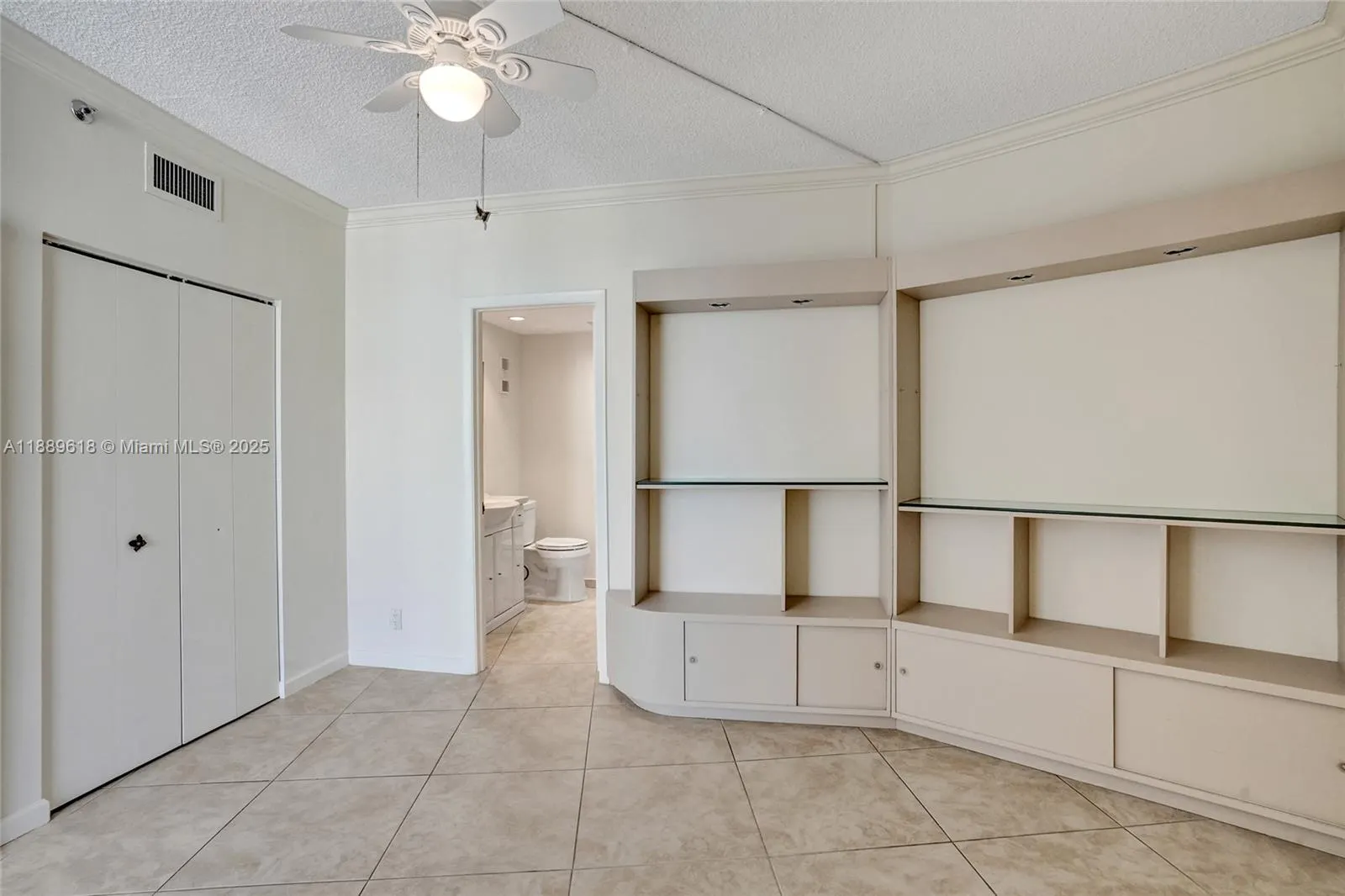 20281 E Country Club Dr, #2110