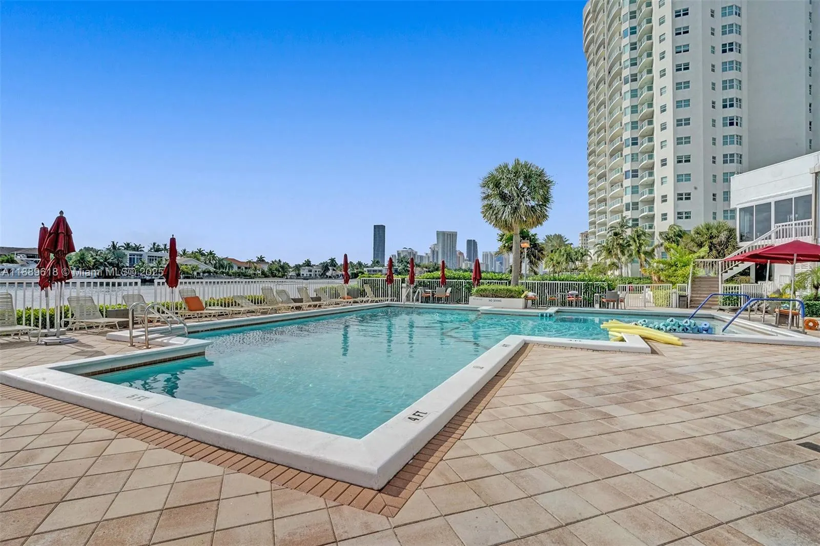20281 E Country Club Dr, #2110