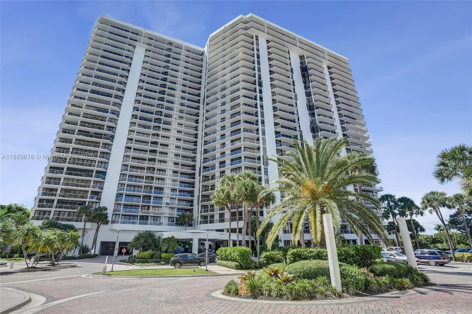 20281 E Country Club Dr, #2110