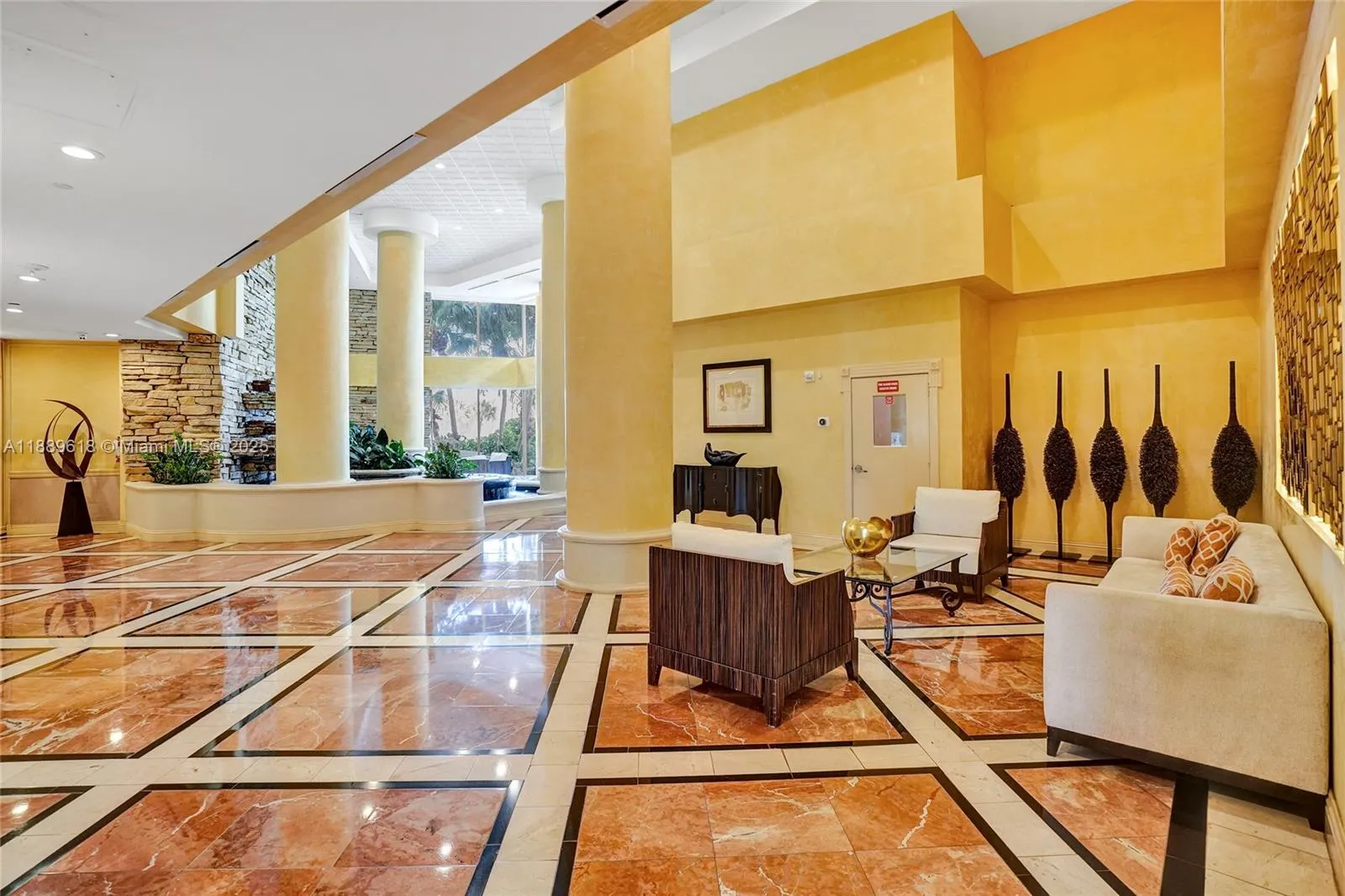 20281 E Country Club Dr, #2110