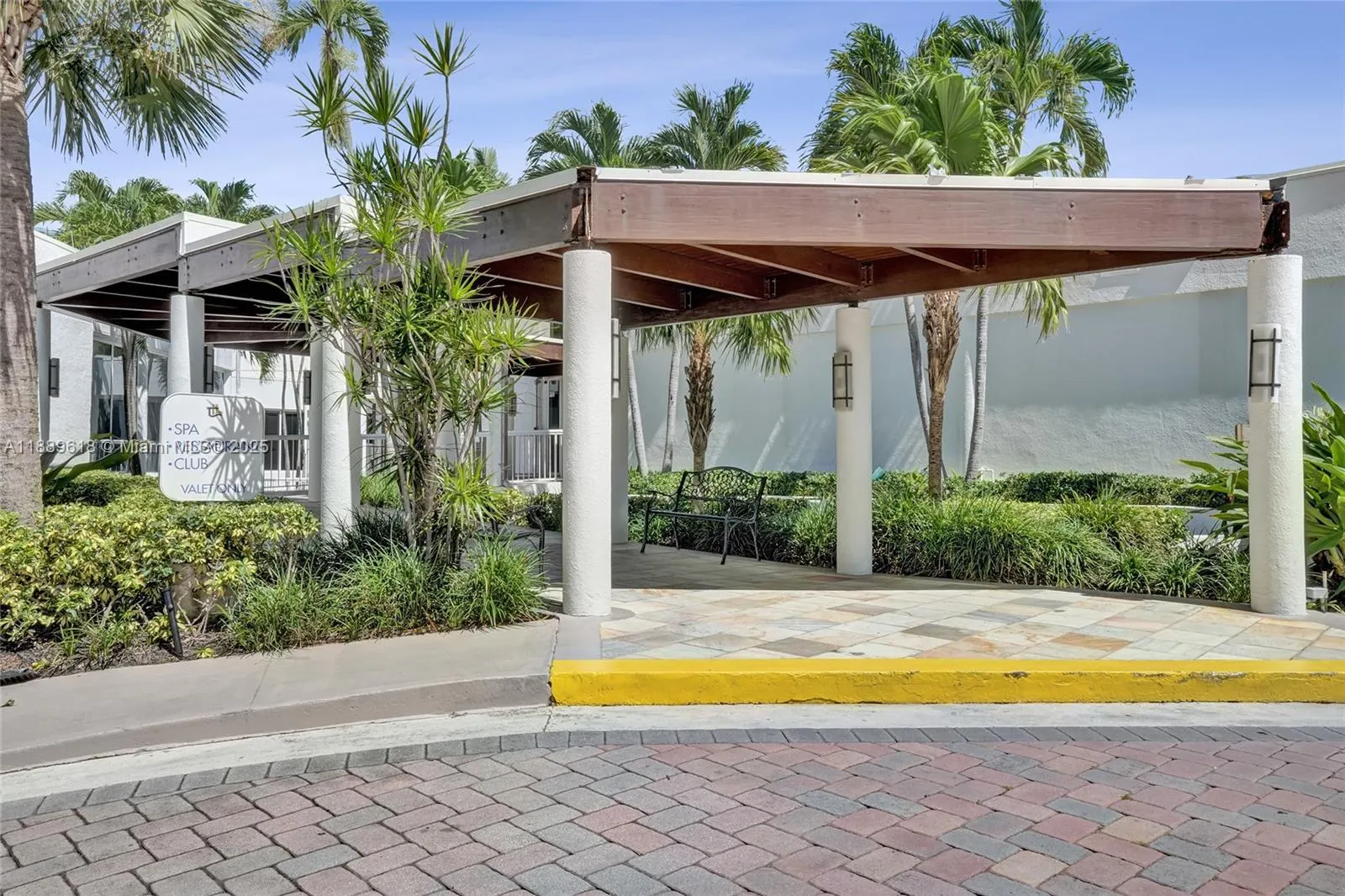 20281 E Country Club Dr, #2110