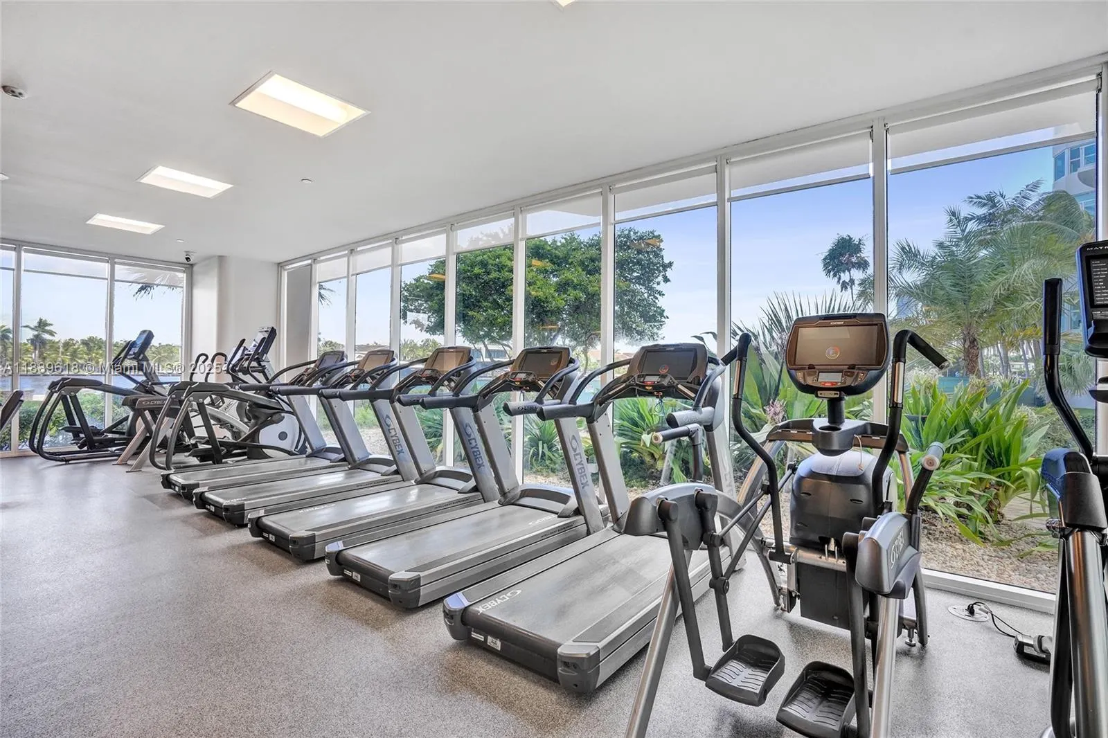 20281 E Country Club Dr, #2110
