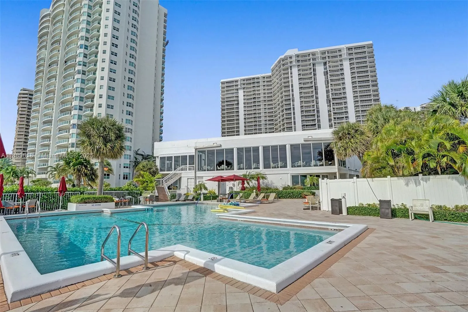 20281 E Country Club Dr, #2110