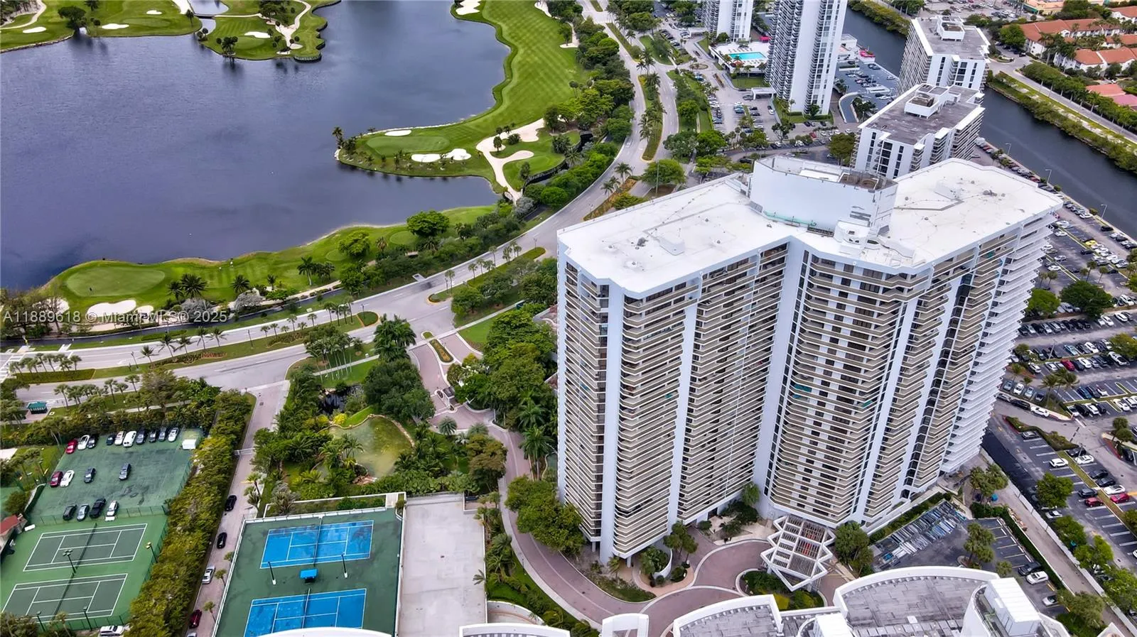 20281 E Country Club Dr, #2110