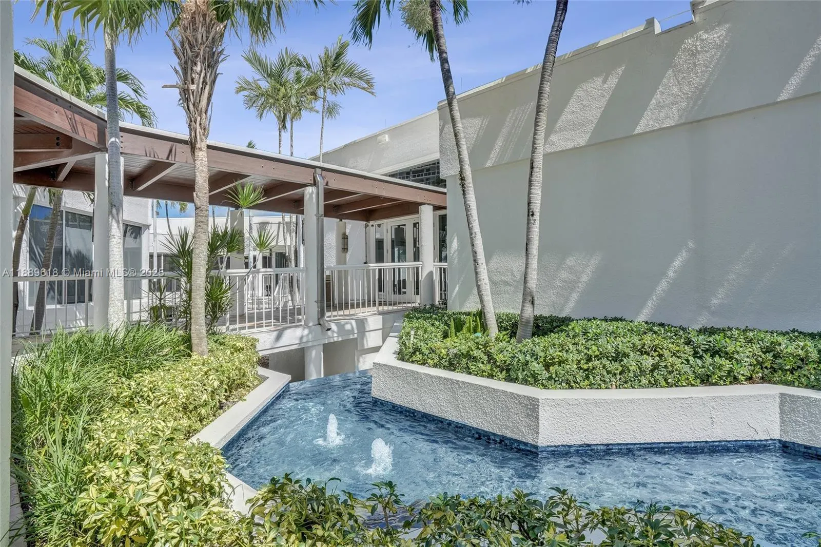 20281 E Country Club Dr, #2110