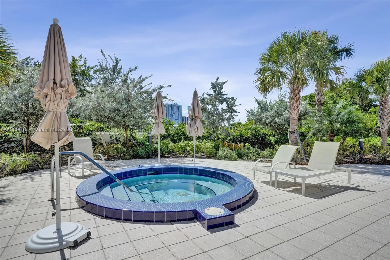 20281 E Country Club Dr, #2110