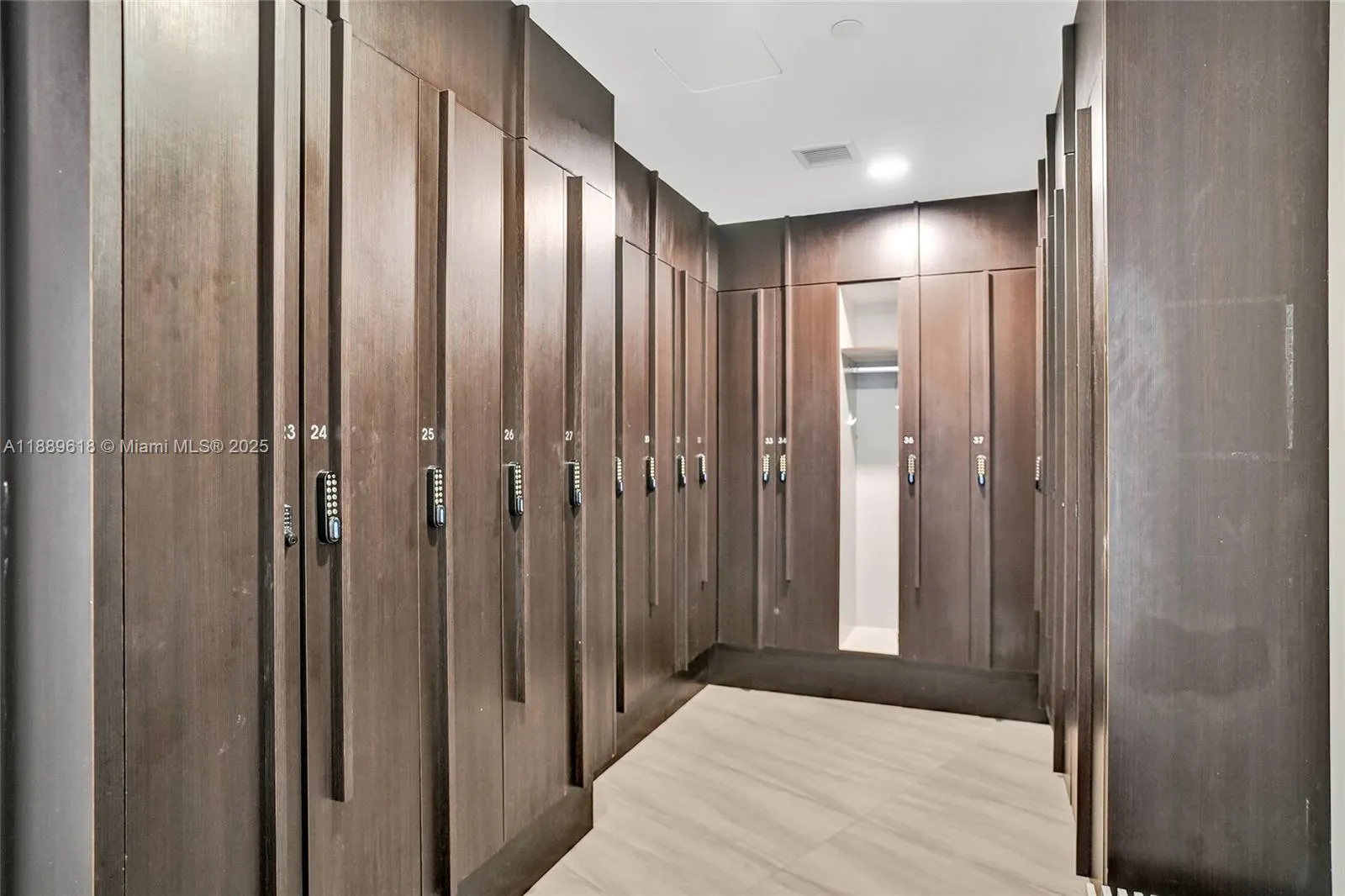 20281 E Country Club Dr, #2110