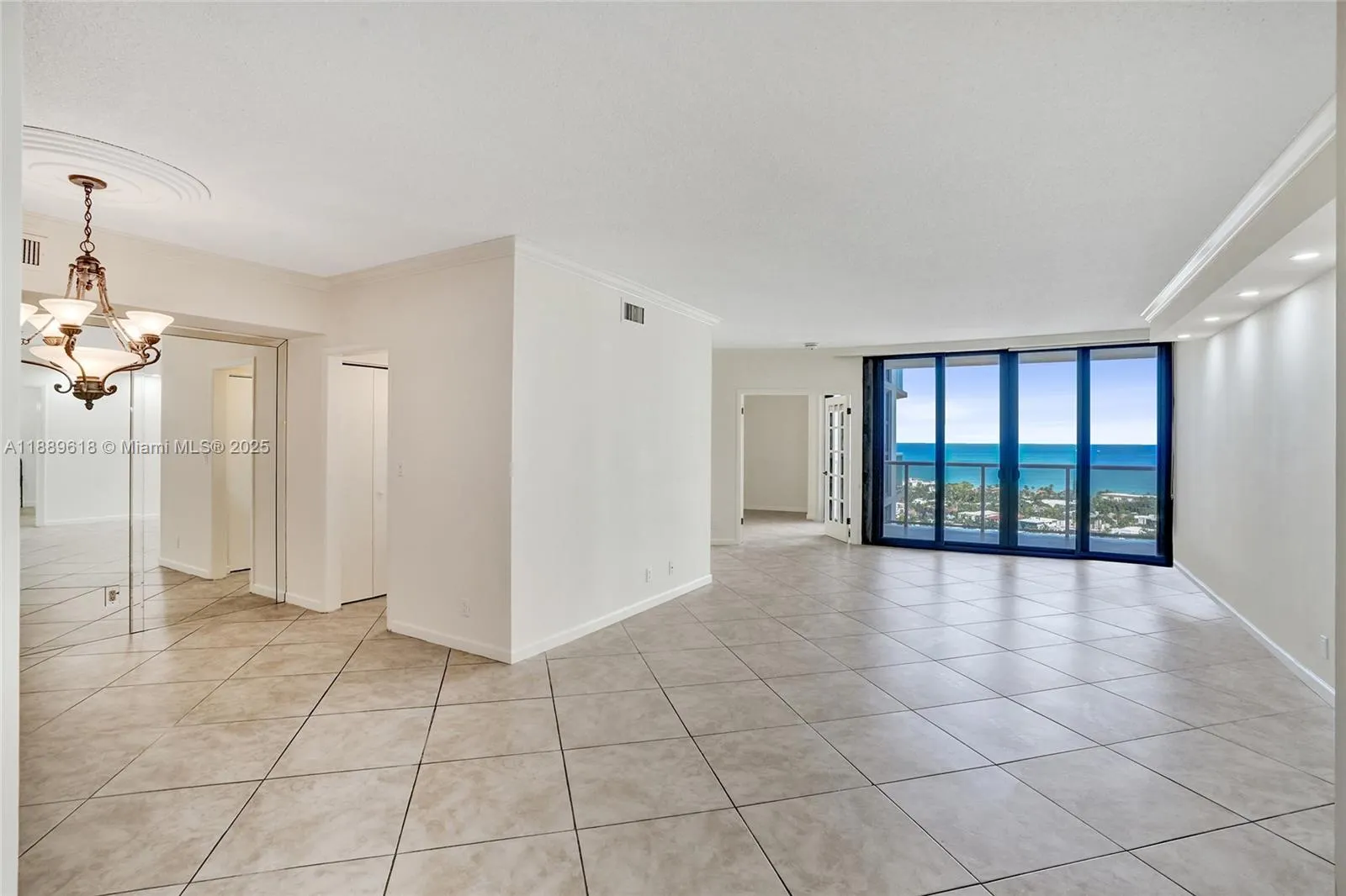 20281 E Country Club Dr, #2110