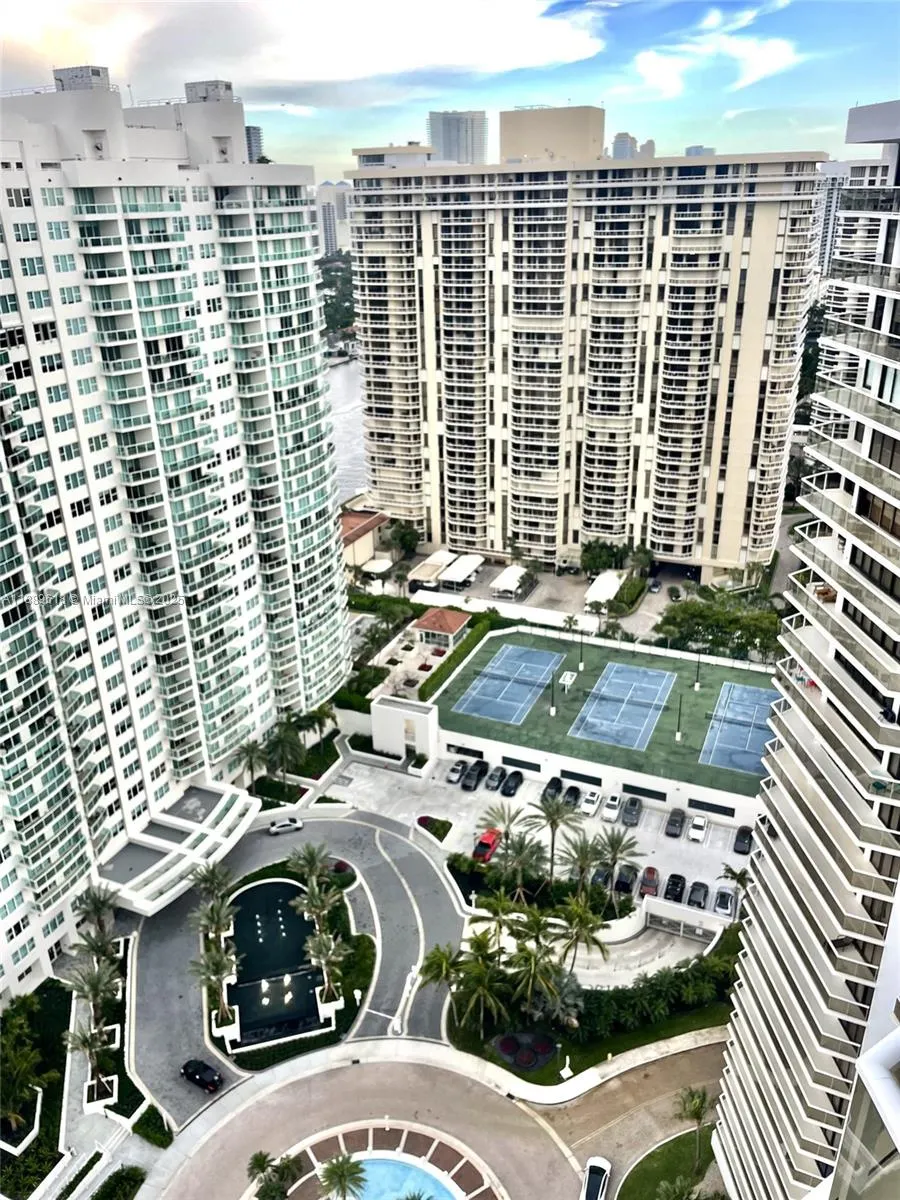20281 E Country Club Dr, #2110