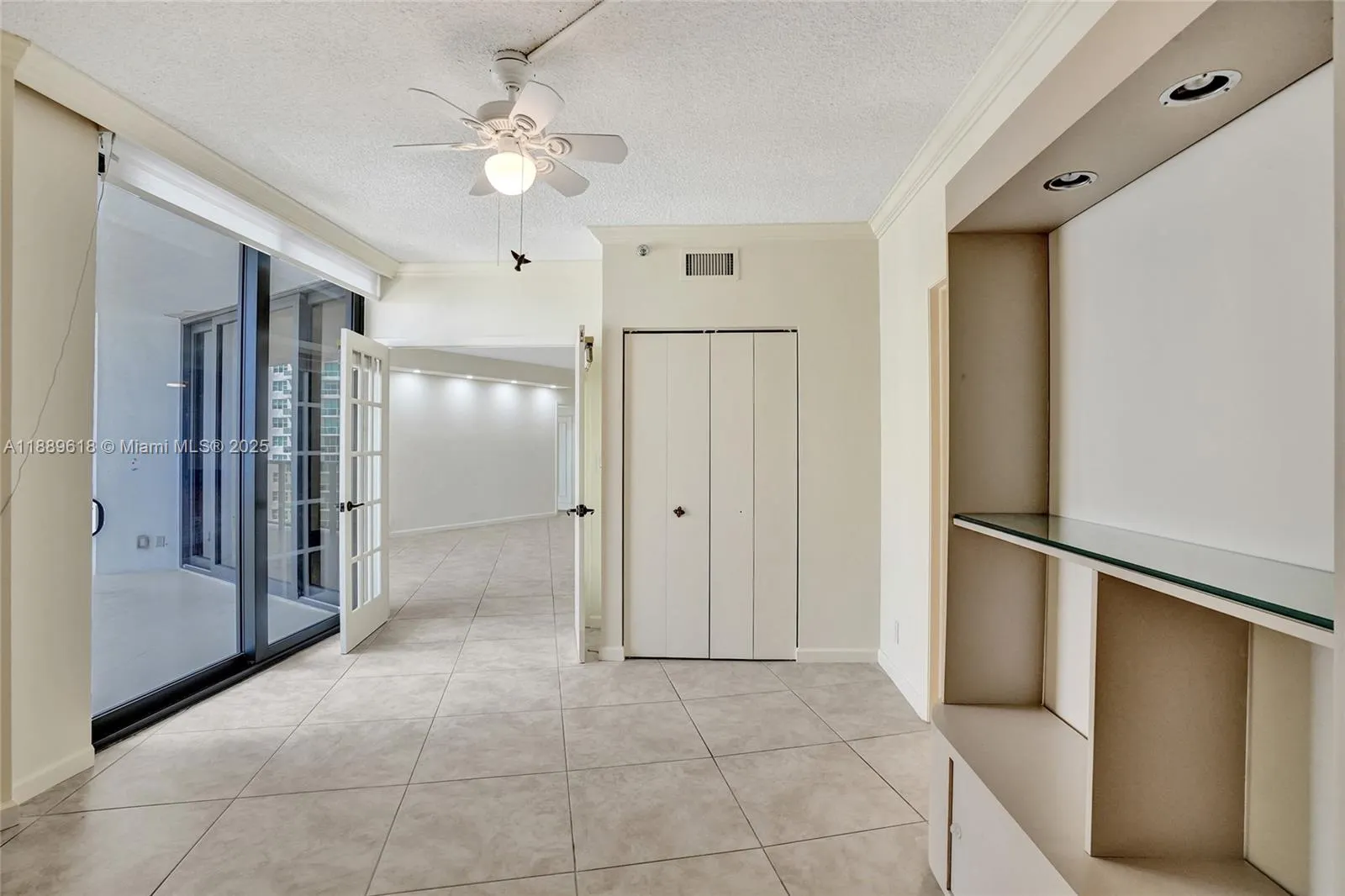 20281 E Country Club Dr, #2110