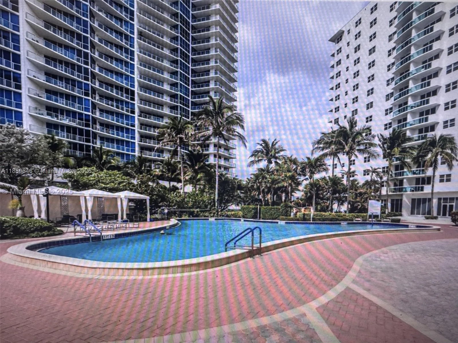3001 S Ocean Dr, #907