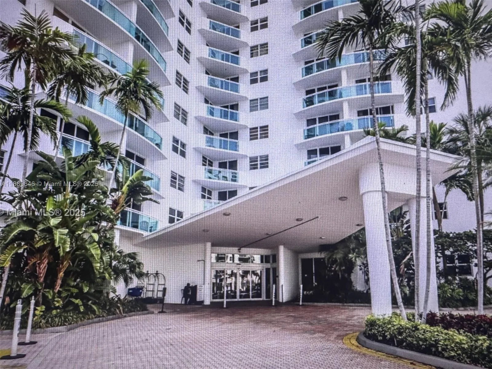 3001 S Ocean Dr, #907