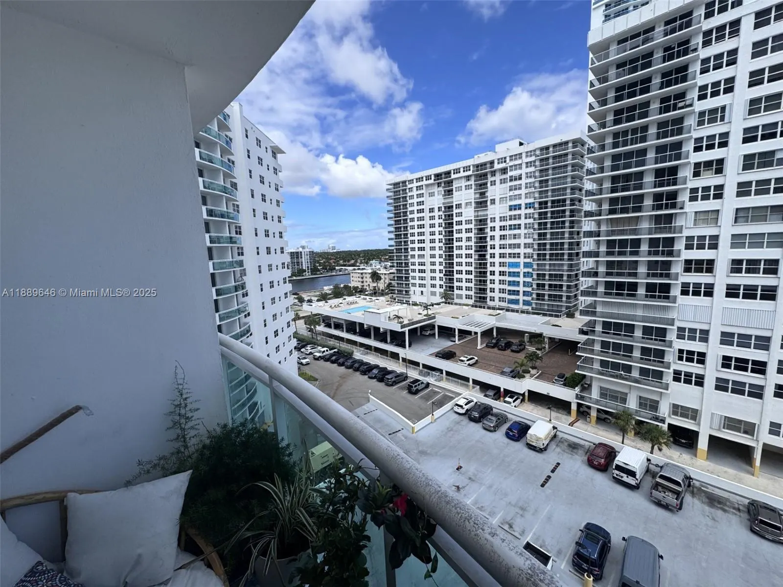 3001 S Ocean Dr, #907