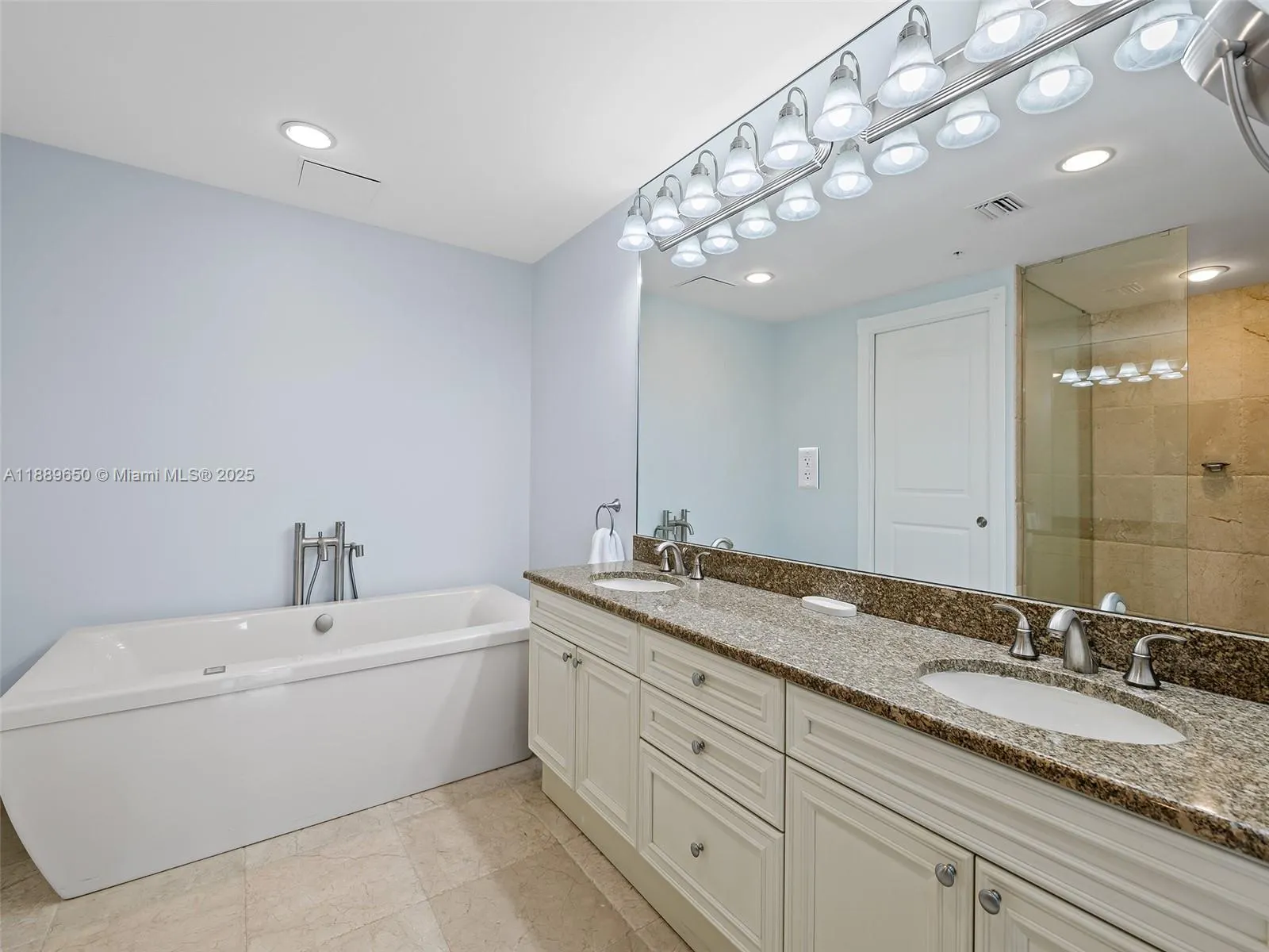 1414 SE 12th St, #1B