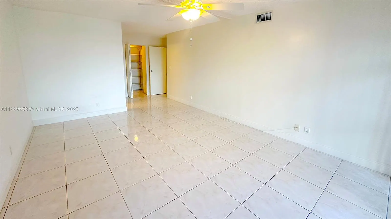 800 Parkview Dr, #323