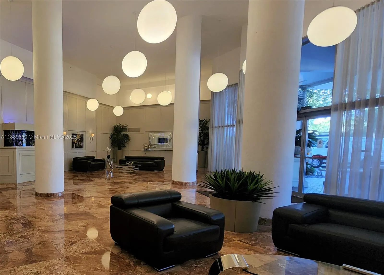 3600 Mystic Pointe Dr, #1801