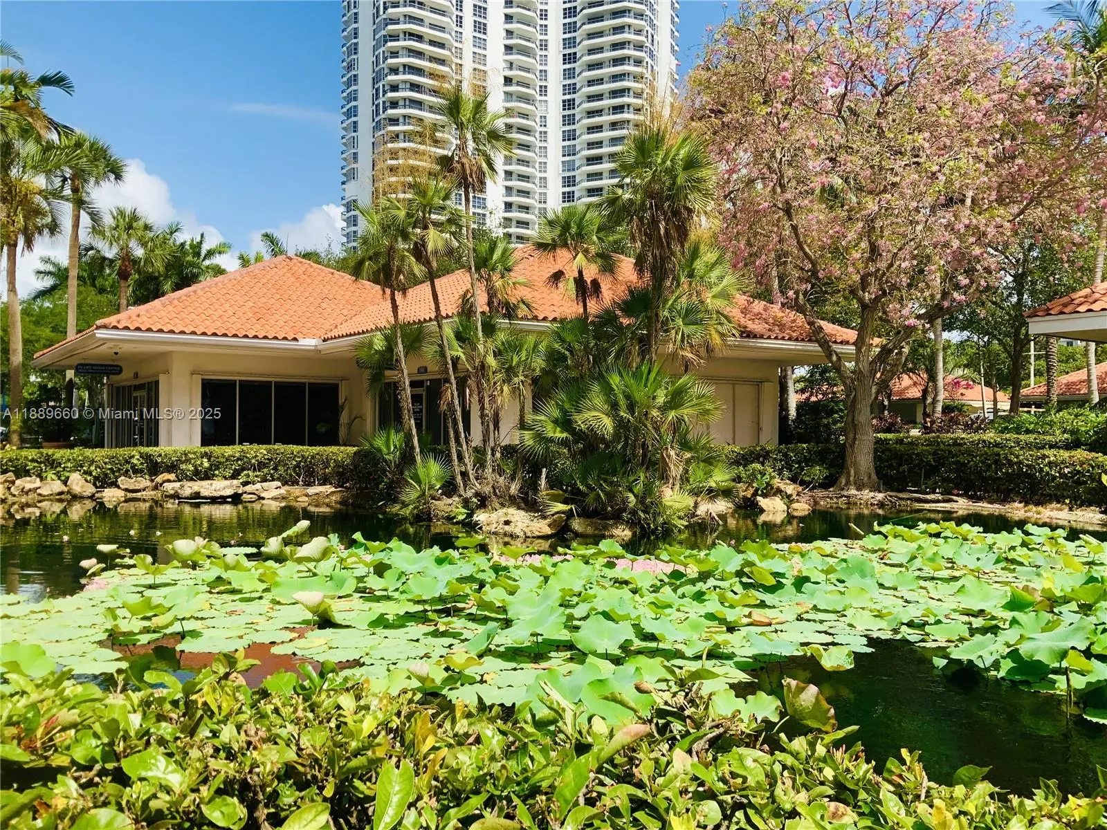 3600 Mystic Pointe Dr, #1801