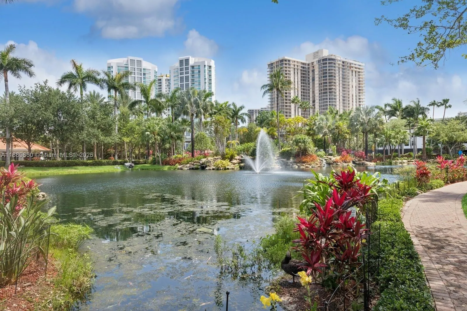 3600 Mystic Pointe Dr, #1801