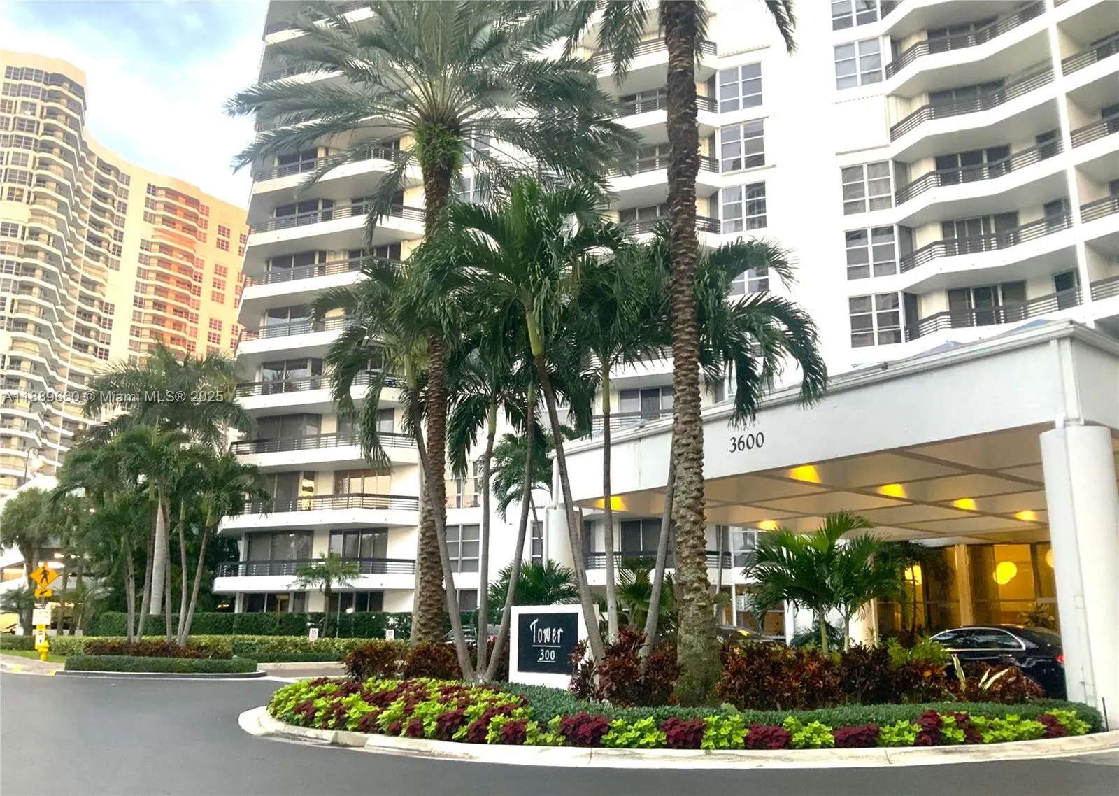 3600 Mystic Pointe Dr, #1801