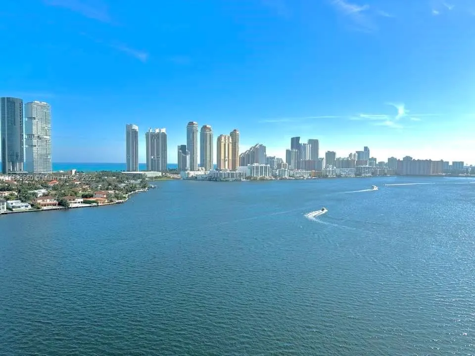 3600 Mystic Pointe Dr, #1801
