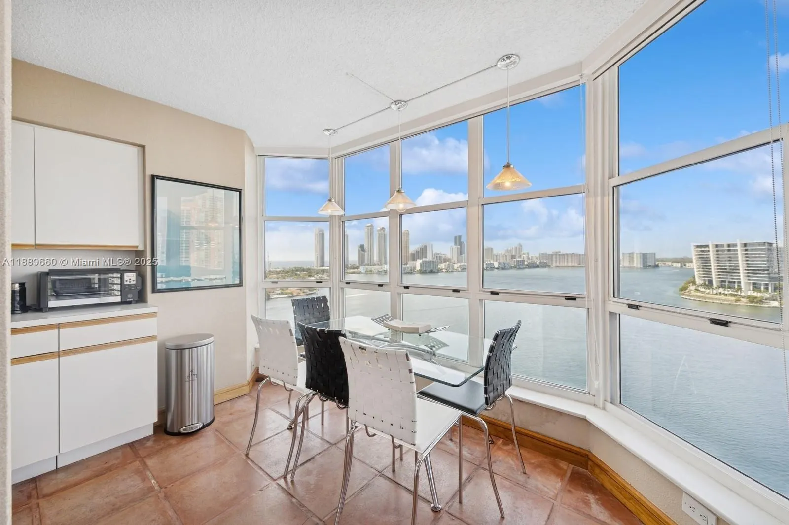 3600 Mystic Pointe Dr, #1801