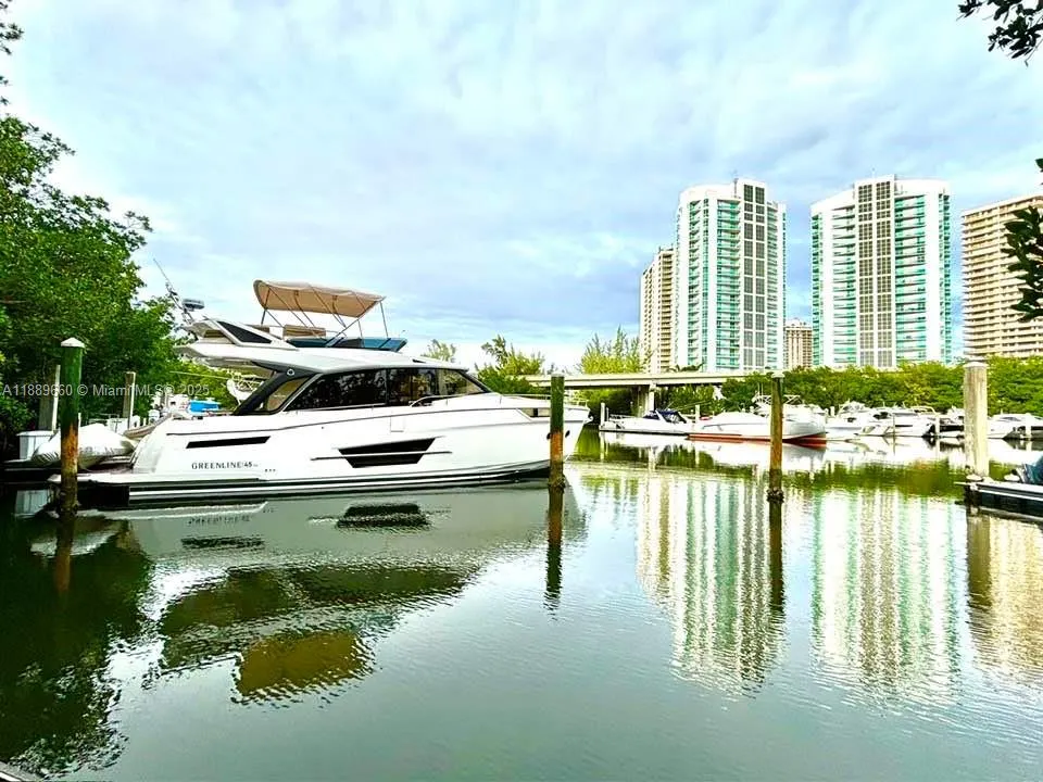3600 Mystic Pointe Dr, #1801