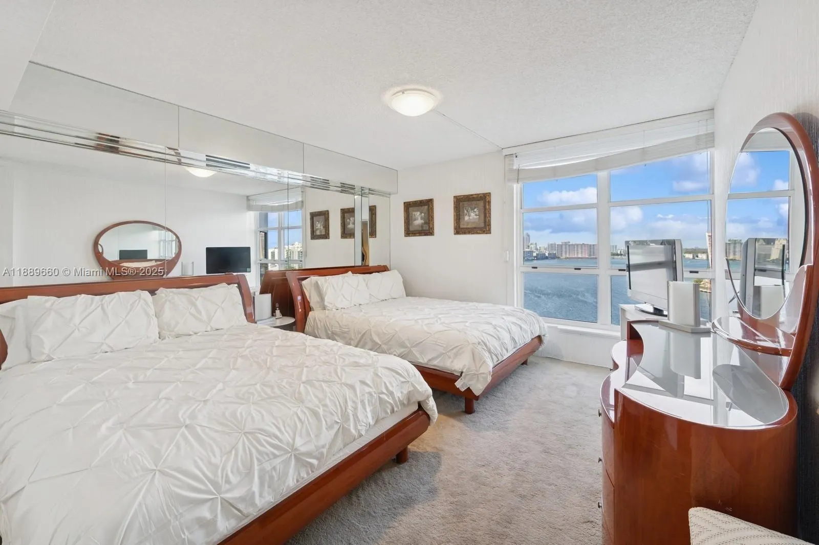3600 Mystic Pointe Dr, #1801