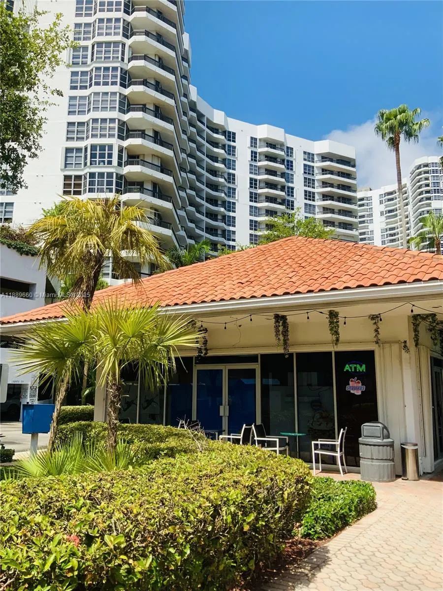 3600 Mystic Pointe Dr, #1801