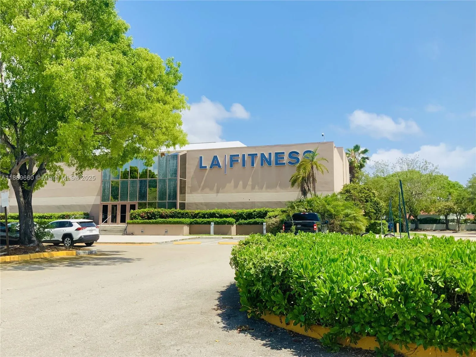 3600 Mystic Pointe Dr, #1801