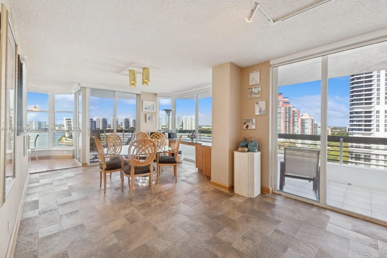 3600 Mystic Pointe Dr, #1801