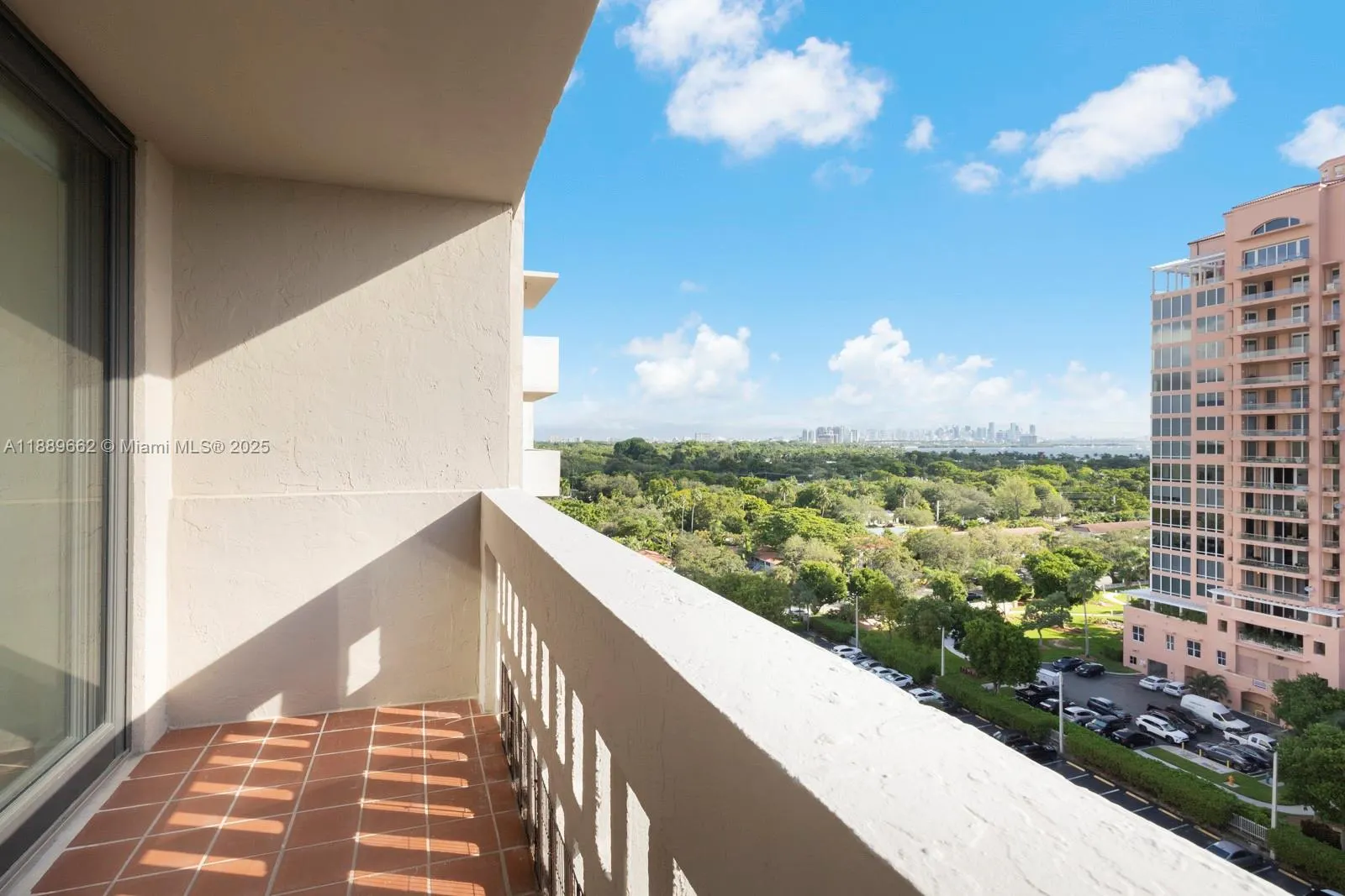 90 Edgewater Dr, #1218