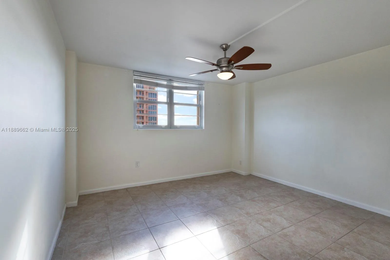 90 Edgewater Dr, #1218