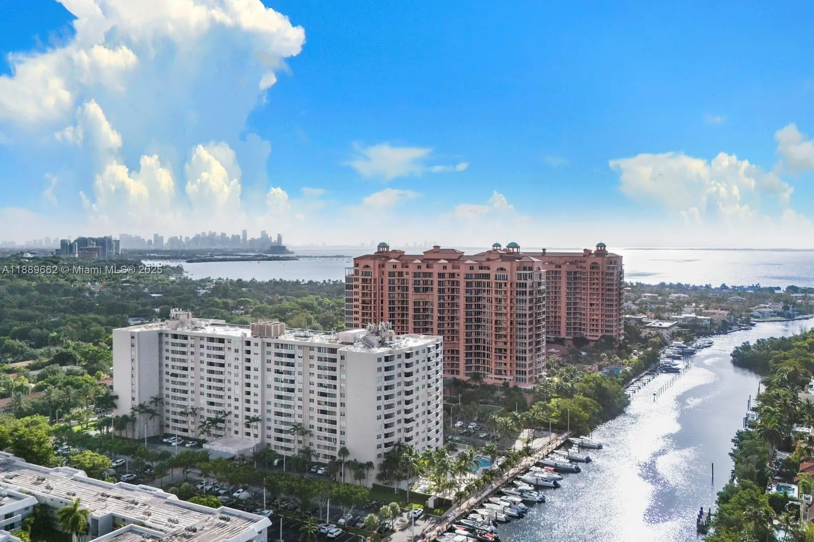 90 Edgewater Dr, #1218