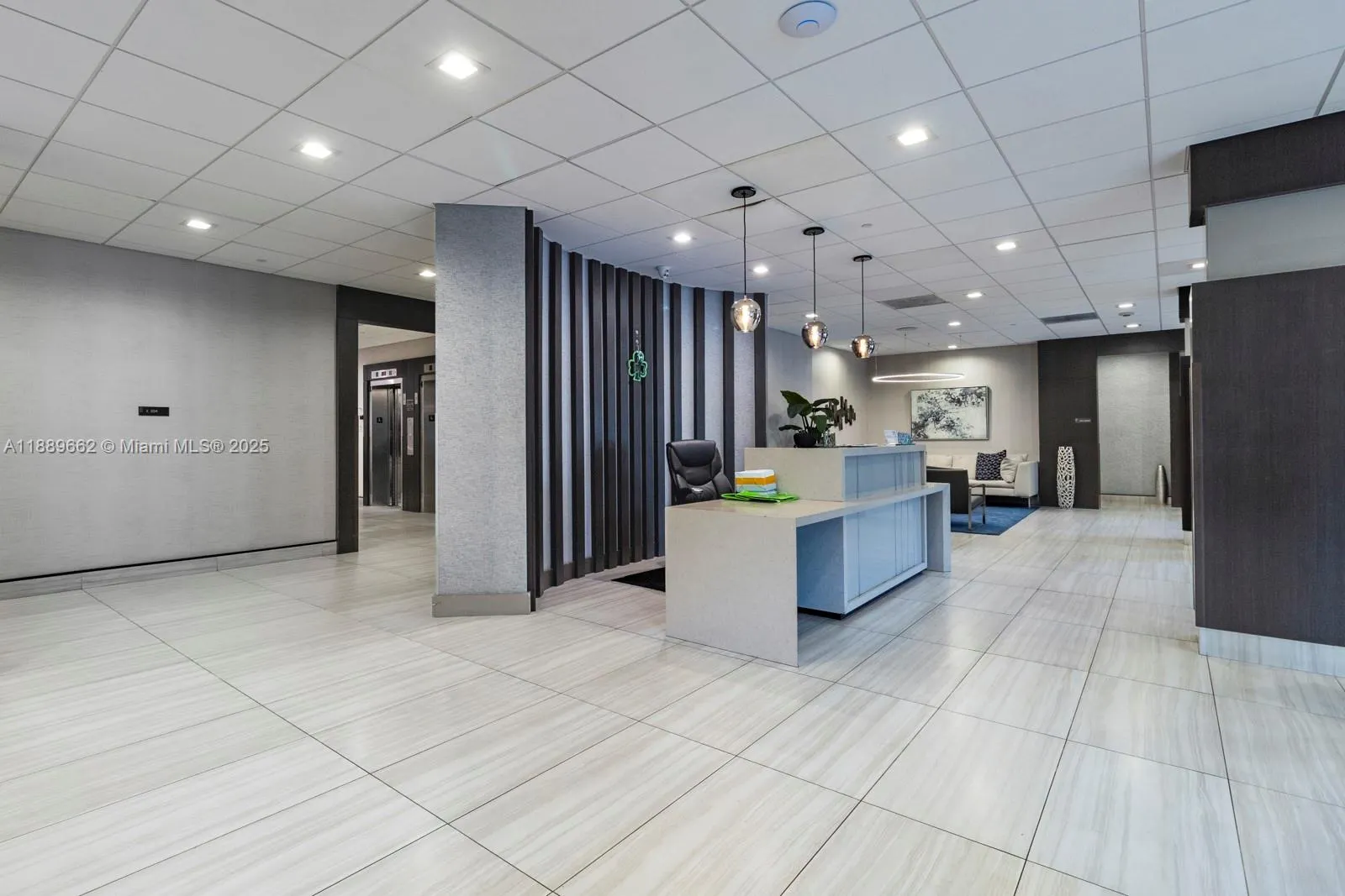90 Edgewater Dr, #1218