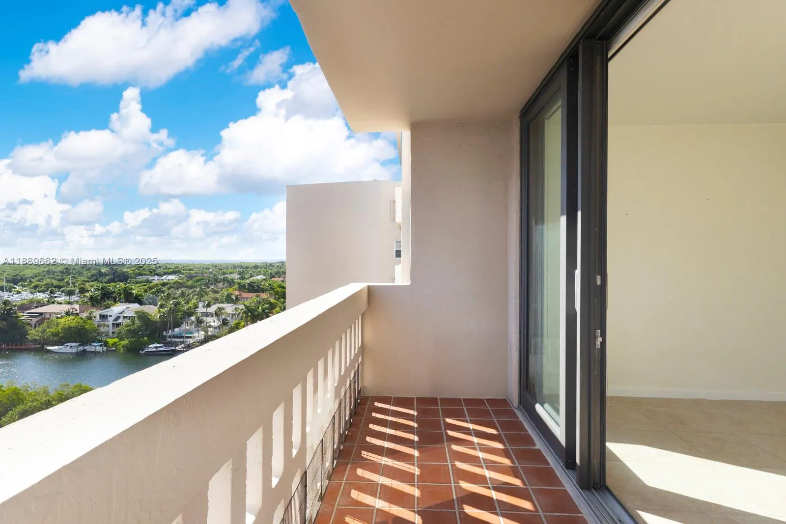 90 Edgewater Dr, #1218