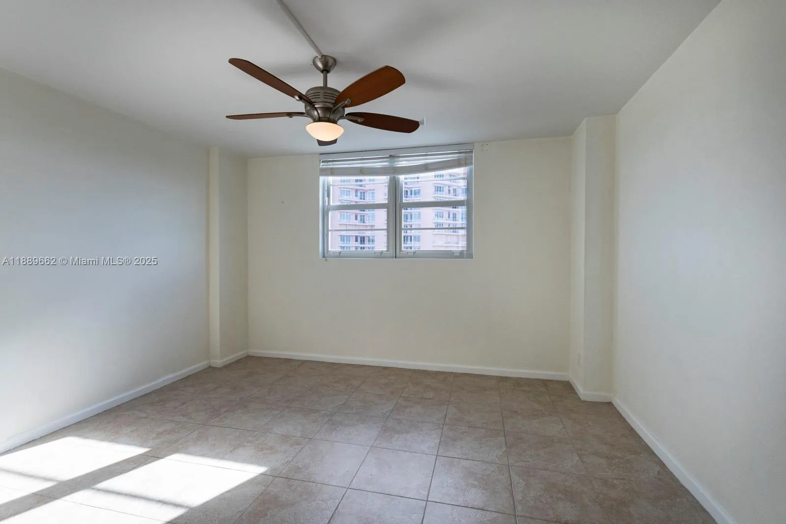 90 Edgewater Dr, #1218