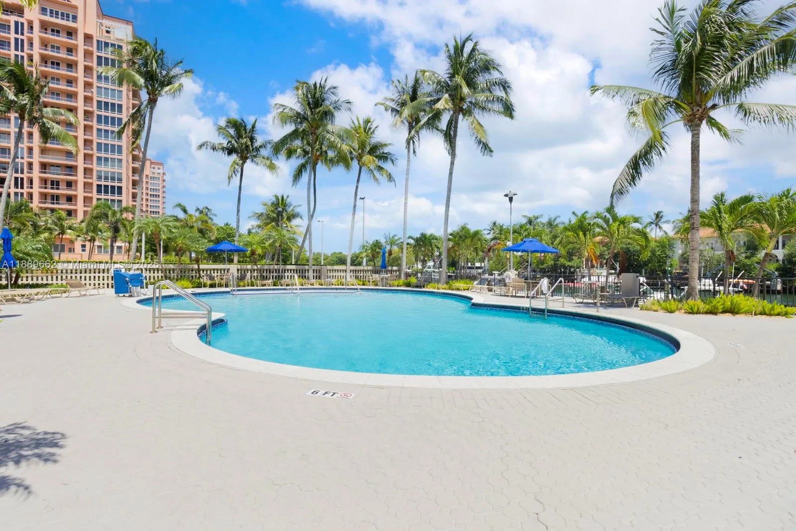 90 Edgewater Dr, #1218