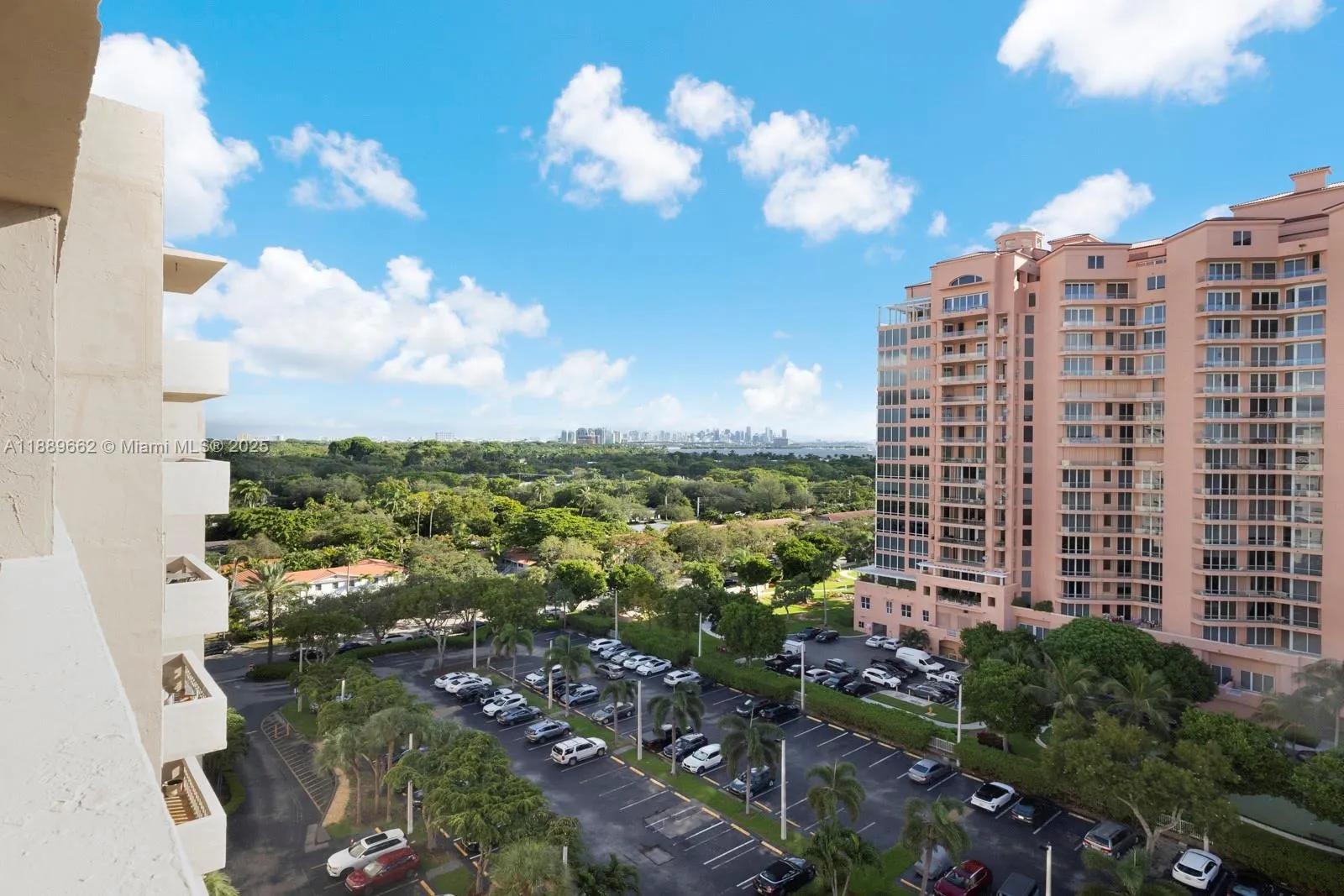 90 Edgewater Dr, #1218
