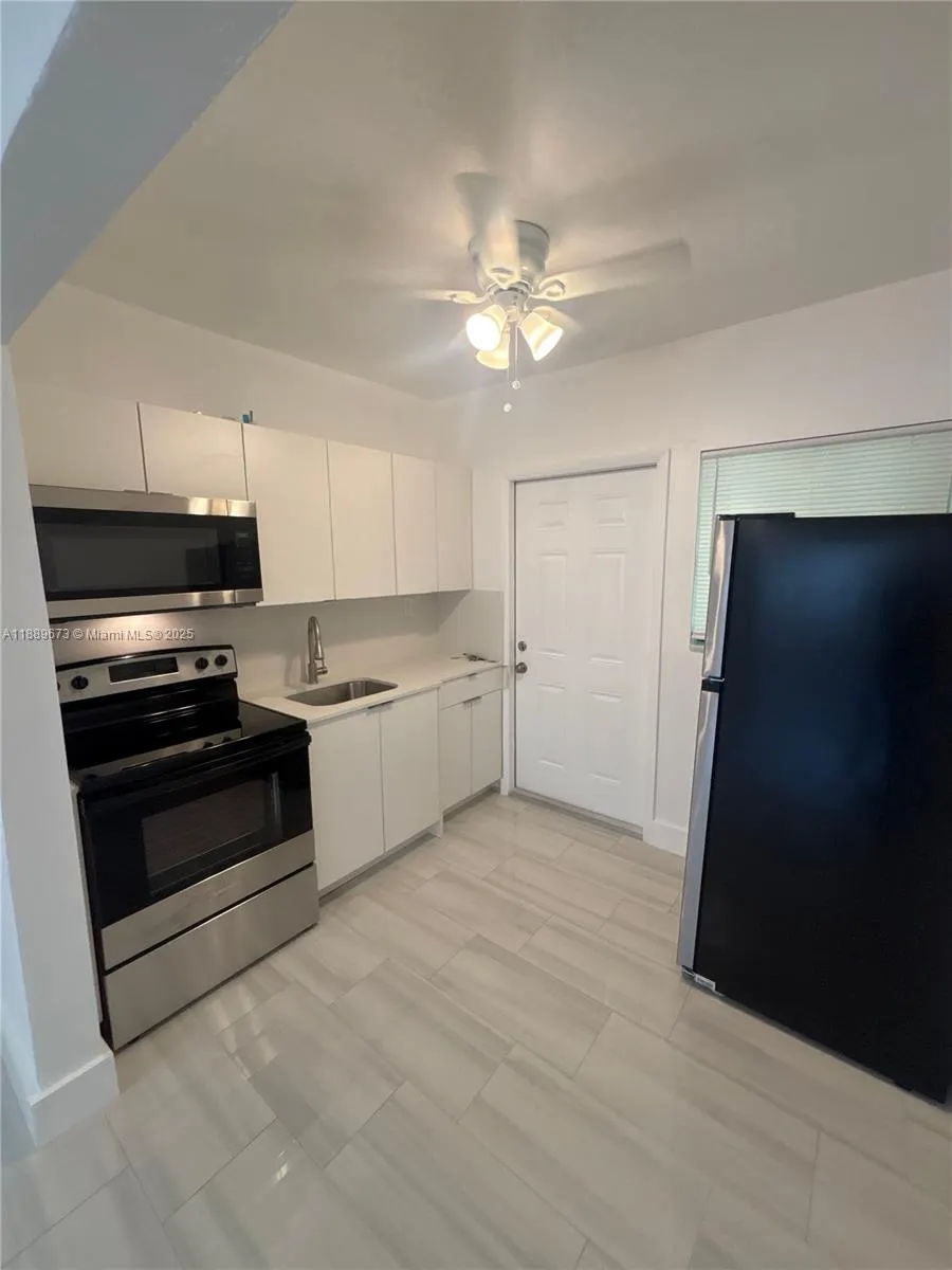 671 SW 7th St, #6