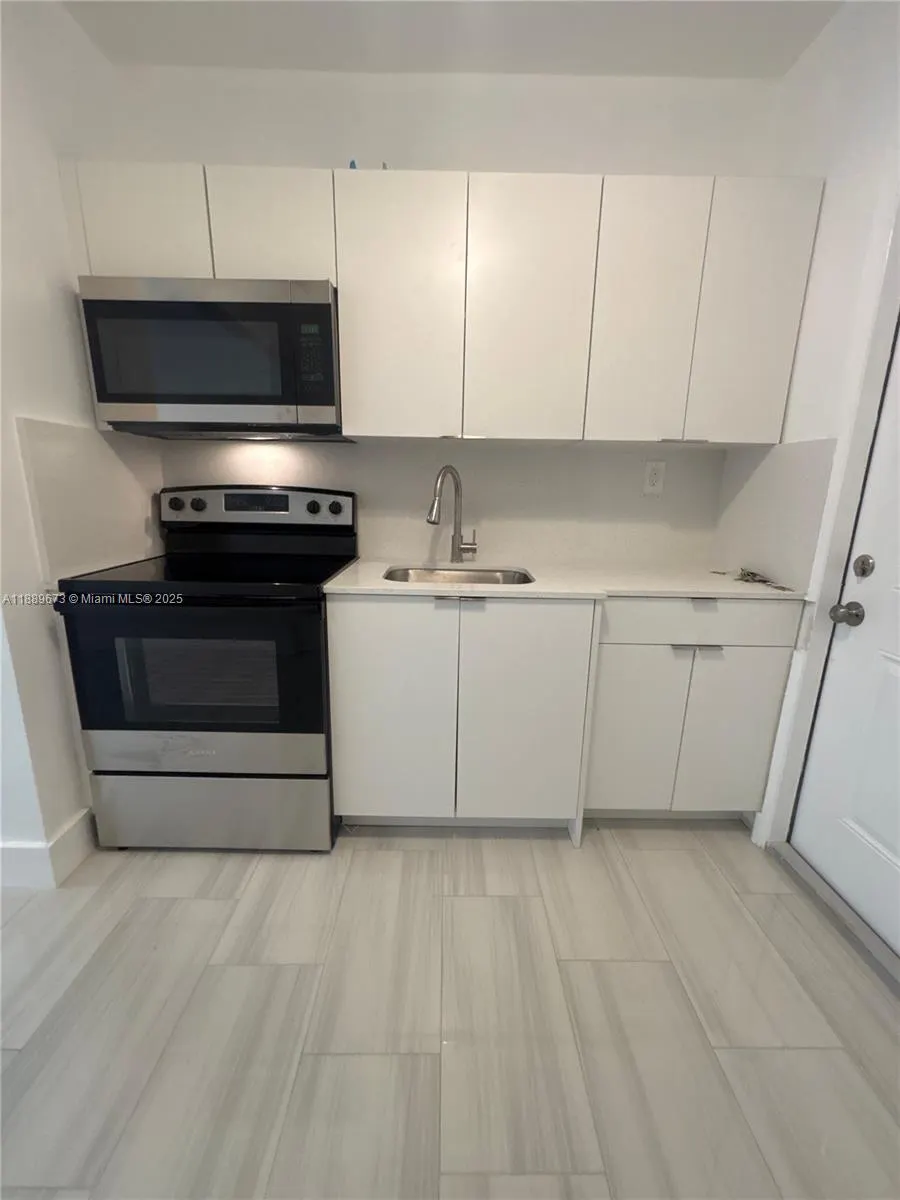 671 SW 7th St, #6