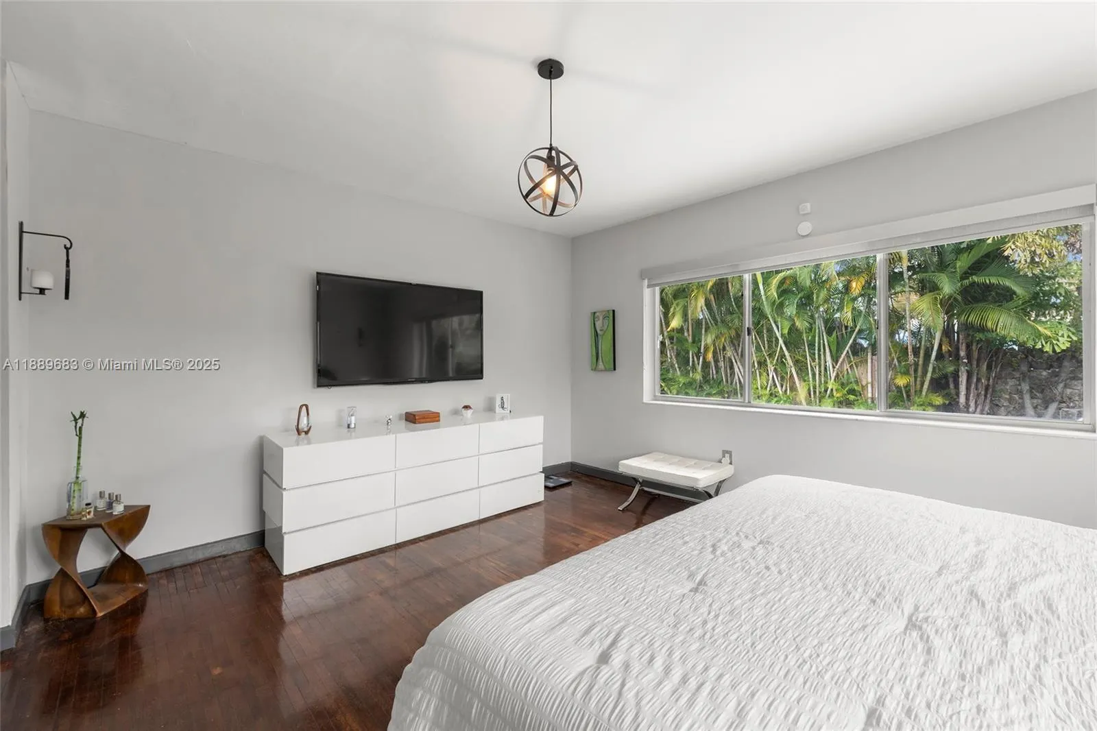 425 NE 114th St