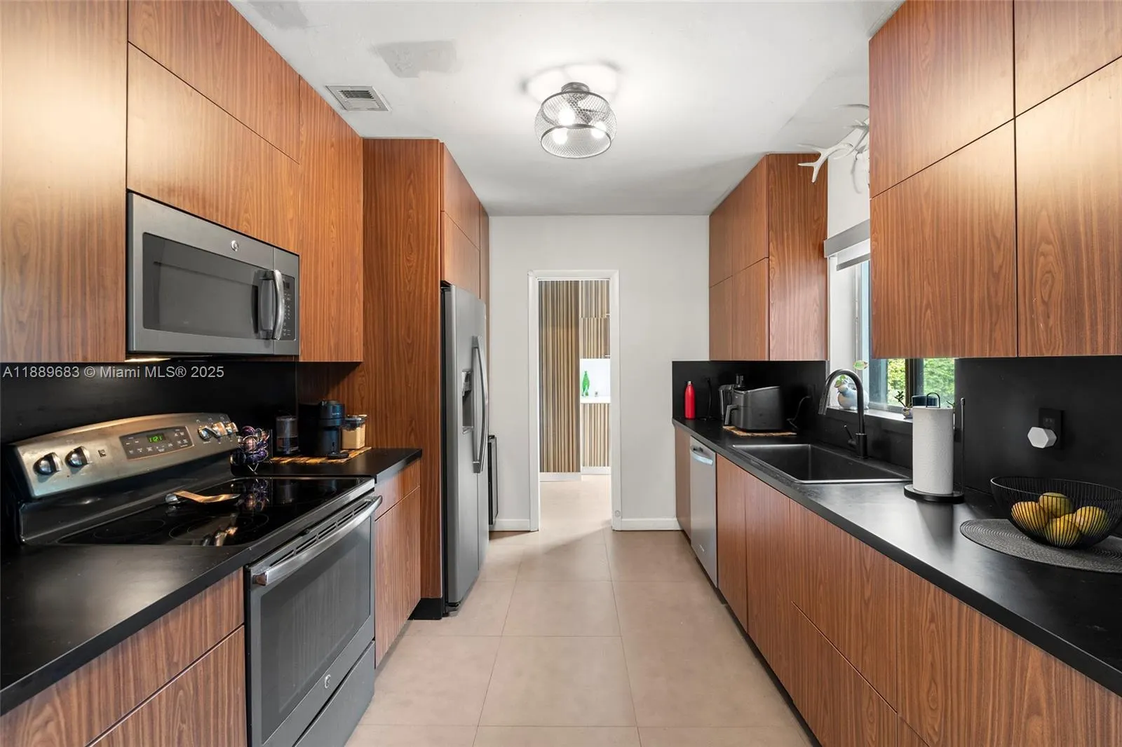425 NE 114th St