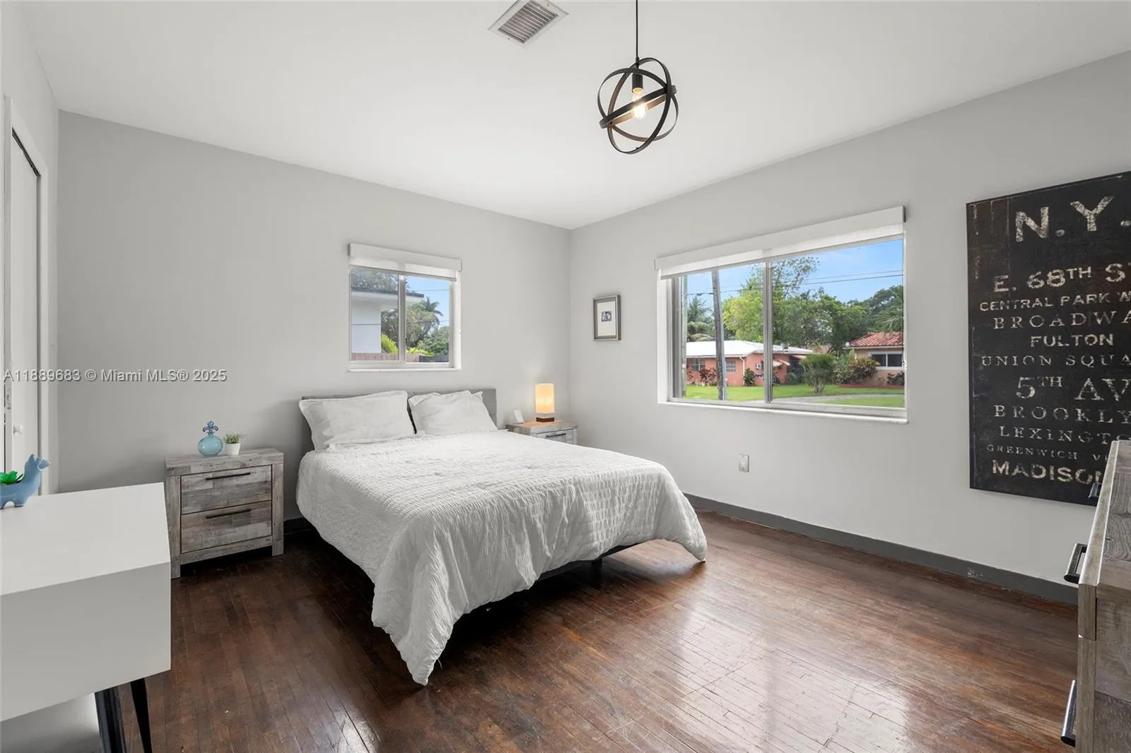 425 NE 114th St