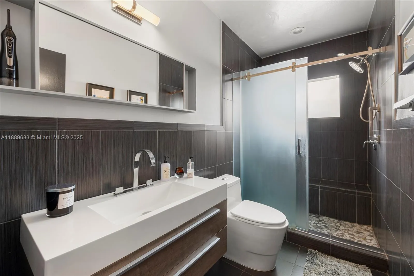 425 NE 114th St