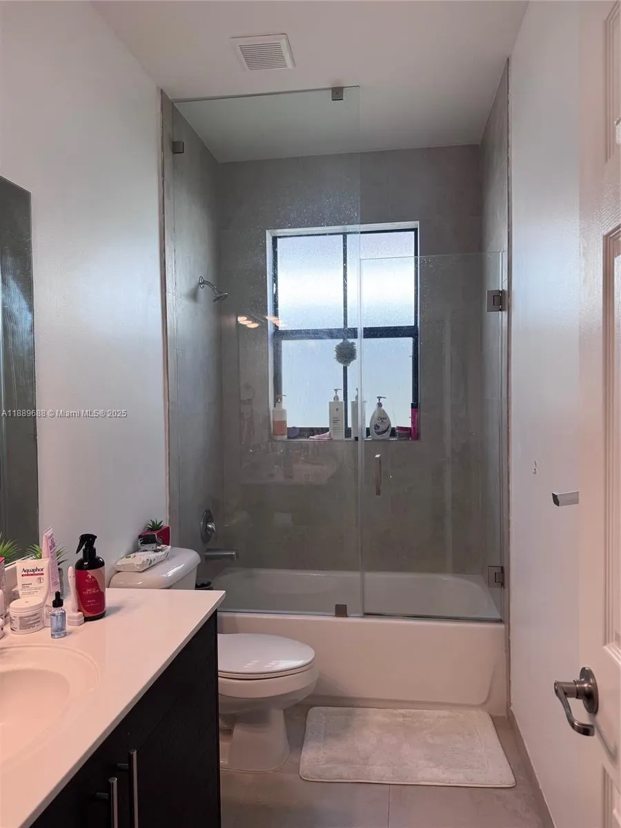 10300 NW 70th Ter, #10300