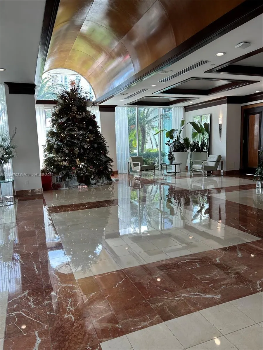 16400 W Collins Ave, #644