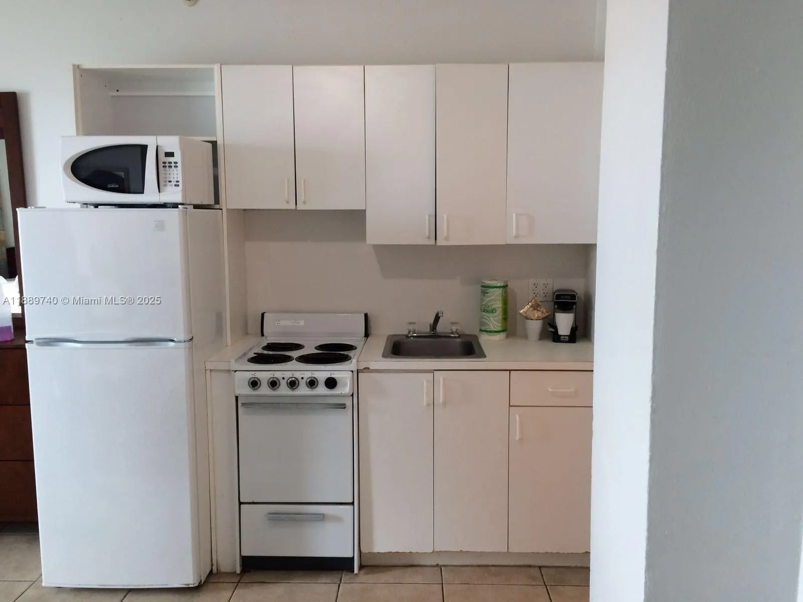 6345 Collins Ave, #937